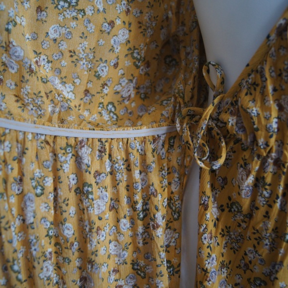 GiGio Floral Wrap Dress Women's Size S Boho NWT - Picture 9 of 10